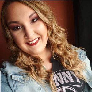 Meet your Posher, Jona-lyn